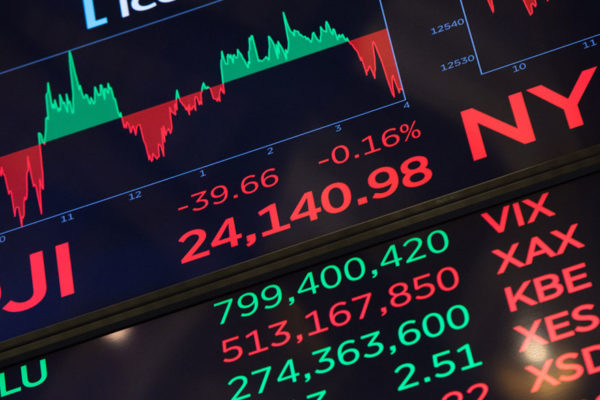 Índices S&P 500 y Nasdaq cierran en positivo mientras el Dow Jones resbala