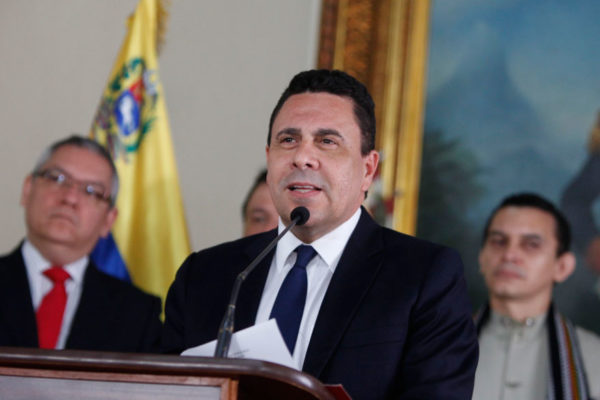 Delegación de Guaidó en EEUU acusa a Moncada de fraude