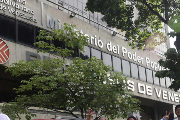 56 contralores auditan a Pdvsa y sus filiales