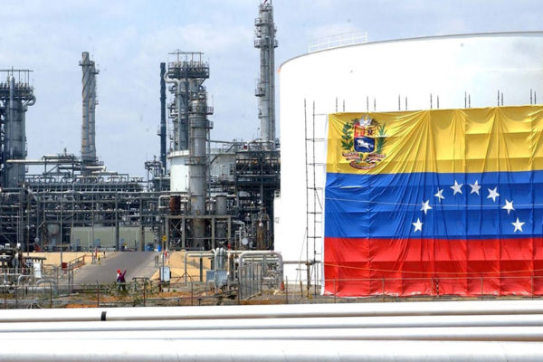 Reactivan refinería de Puerto La Cruz pero aún no produce gasolina
