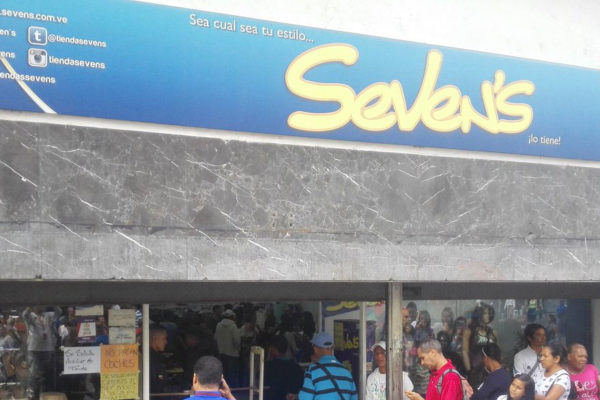 Sundde ordena rebaja de 50% en la cadena de tiendas Seven’s