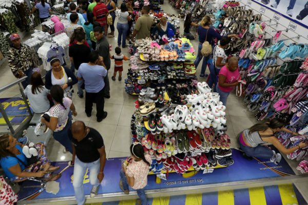 Entre US$10 y US$40: Tiendas de ropa en Lara esperan incrementar las ventas cerca de Navidad