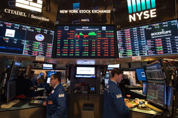 Wall Street cierra con fuertes alzas y el Dow Jones sube 2,84%