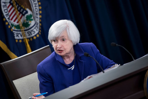 Yellen: inflación se mantendrá hasta finales de 2022 en Estados Unidos