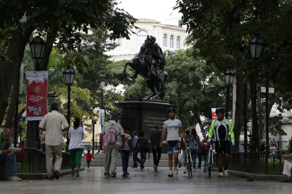 Entra en vigencia reforma de ordenanzas sobre actividades económicas e inmuebles en Caracas