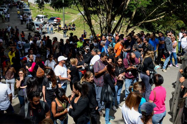 Focos de protesta en Caracas por muerte de Óscar Pérez