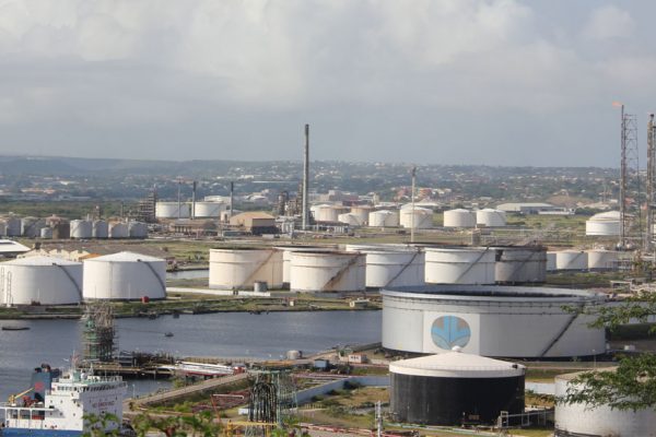 Curacao escogió a sustituto de Pdvsa para operar refinería Isla