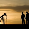 Primer aumento de reservas de EEUU en 7 semanas presiona precios petroleros a la baja