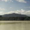 Indígenas venezolanos denuncian daño ambiental por barcazas varadas en el Orinoco