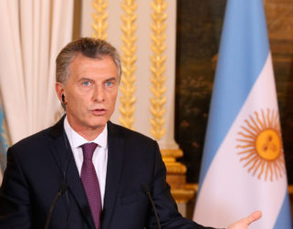 S&P reclasifica la deuda argentina y la coloca en «default selectivo»
