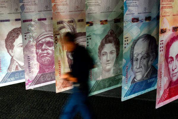 Desde el 1ero de mayo los montos deben expresarse en bolívares y bolívares soberanos