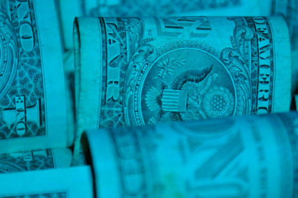 Dólar paralelo cae 8,36% en tres días de cuarentena sanitaria