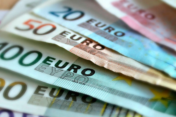 Bancos podrán vender al público €1.000 diarios o su equivalente en otra divisa