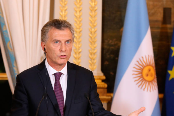 Macri evalúa intervenir las cuentas de Pdvsa en Argentina