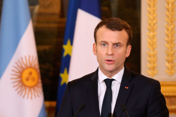 Macron envía emisario para aplacar a Irán pero Trump insiste en amenazar