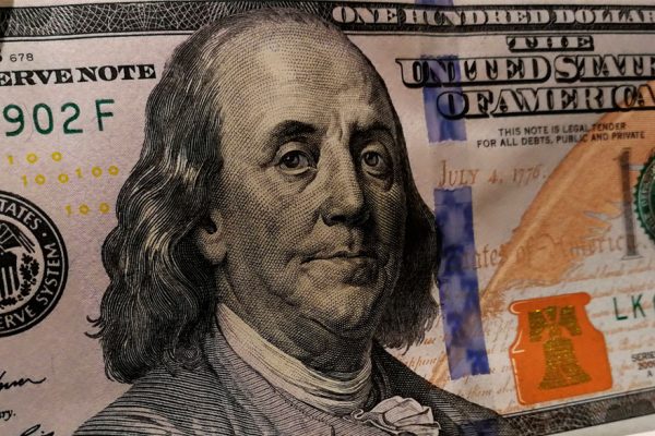 Dólar oficial vuelve a «pegar un brinco» y ya roza los Bs.350.000
