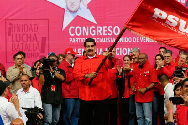 Maduro se asegura de no tener rivales chavistas en presidenciales