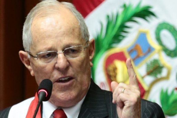 Incertidumbre política en Perú reduce expectativas de crecimiento económico