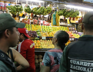 Academia pide al gobierno rectificación económica