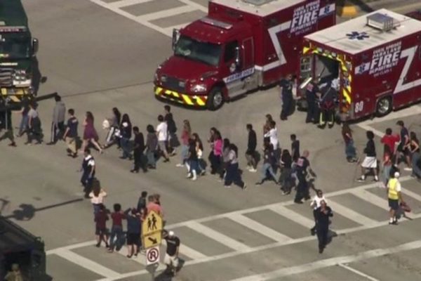 Tiroteo en escuela de Florida deja al menos 14 muertos