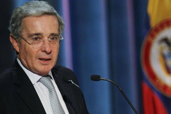 Corte Suprema de Colombia ordena la detención domiciliaria del expresidente Álvaro Uribe