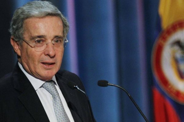 Corte Suprema de Colombia vincula formalmente a Uribe en proceso por soborno