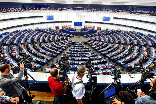 Parlamento Europeo amenaza con desconocer elecciones si no participa María Corina Machado