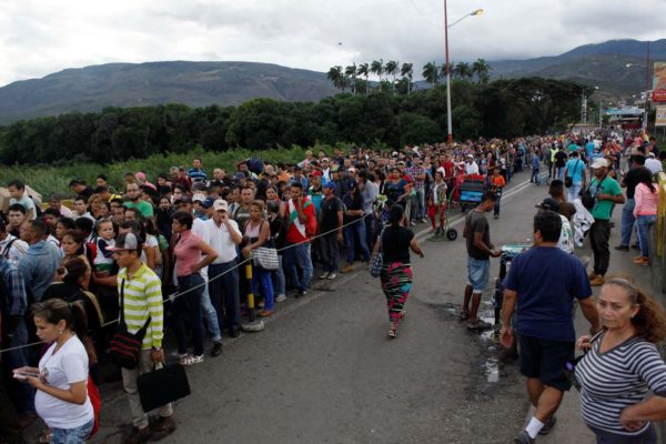 Gobierno de Colombia censará a venezolanos sin papeles