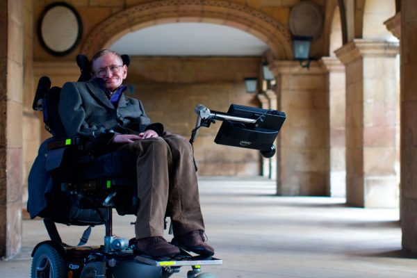 Subasta de objetos de Stephen Hawking logra suma astronómica