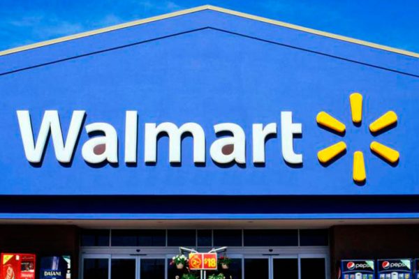 Walmart registra alza más fuerte de sus ventas en una década