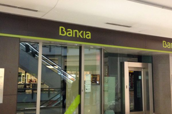 Beneficio de Bankia bajó 10% a 205 millones de euros en el primer trimestre