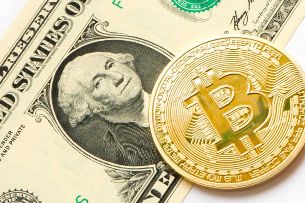 El volátil bitcoin abre disparado este lunes sobre los 38.000 dólares