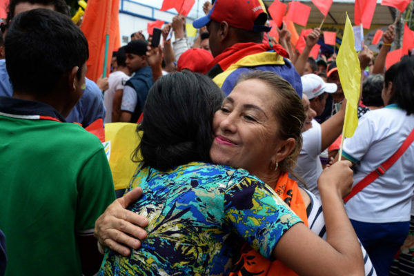 Colombianos y venezolanos se dieron un «abrazatón» por la paz