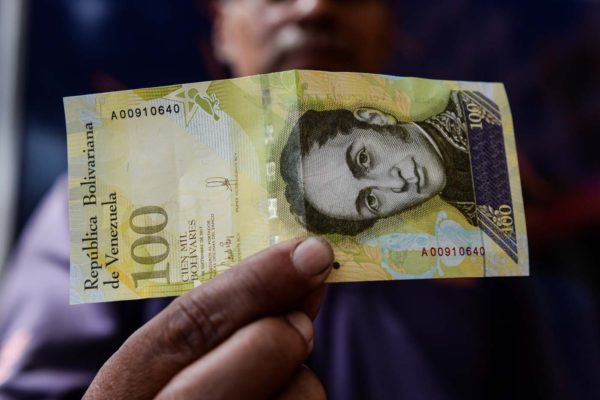 Billete de Bs 100 mil circulará con nuevo elemento de seguridad