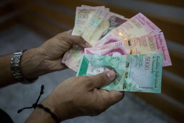 Maduro aumentó 50% del salario al sector universitario