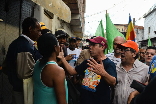 «¡Queremos comida!»: le gritan a Henri Falcón en Petare