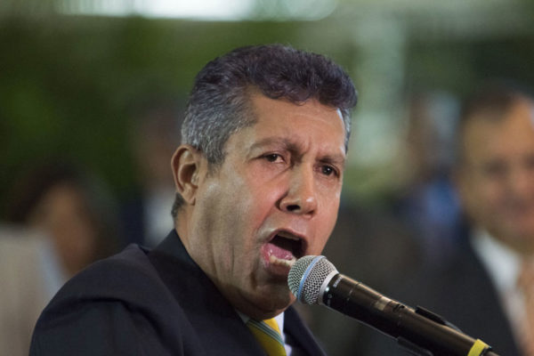 Reuters: Bajo dudas, Henry Falcón sacude elecciones en Venezuela