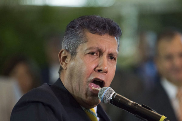 Reuters: Henri Falcón busca reavivar deslucida campaña electoral