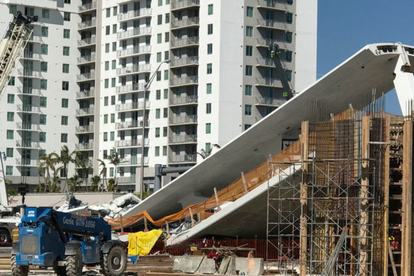 Colapso de puente peatonal en Miami deja al menos seis muertos