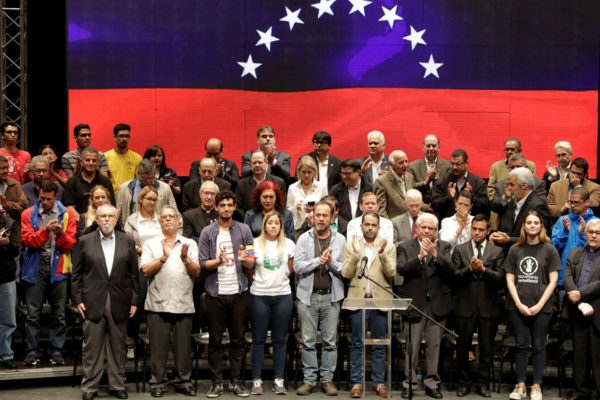 Oposición se juega otra carta incierta en su lucha contra Maduro