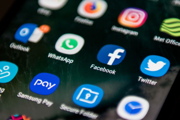 Facebook, Instagram y WhatsApp sufren una caída masiva