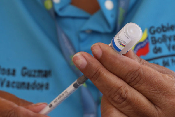 2.000 venezolanos participarán en ensayo clínico de la vacuna rusa
