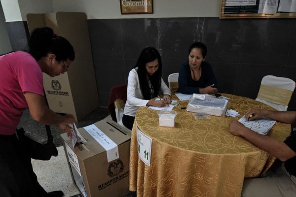 Votantes colombianos en Venezuela piden apoyo ante la crisis