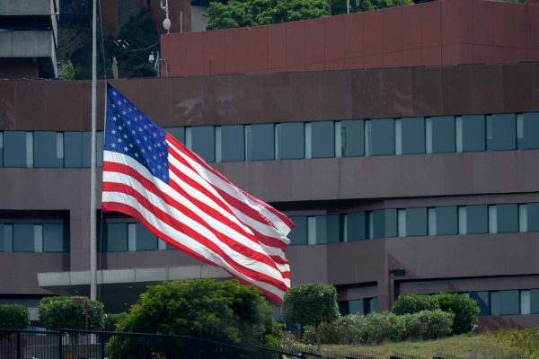 EEUU ordena a su personal diplomático no esencial que salga de Venezuela