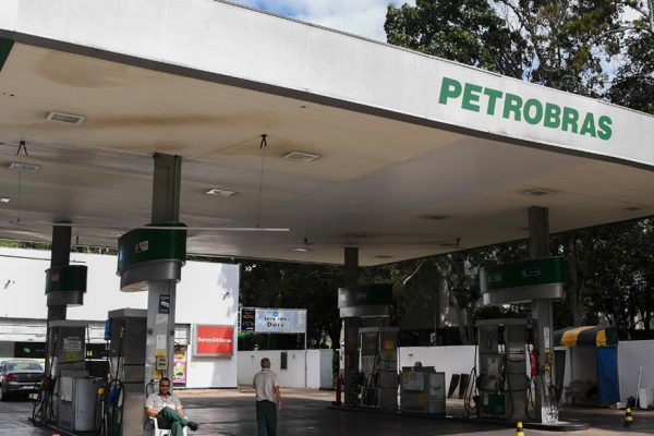 Petrobras niega interés en reservas petroleras venezolanas aunque caiga Maduro