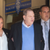 Weinstein paga fianza de $1 millón y llevará pulsera electrónica