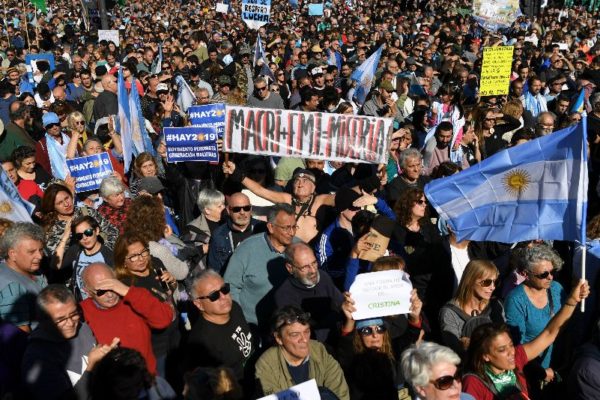 Gobierno argentino: recesión será «más corta que las anteriores»