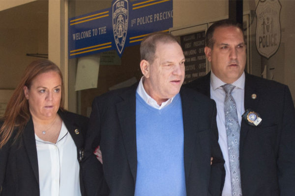 Weinstein paga fianza de $1 millón y llevará pulsera electrónica
