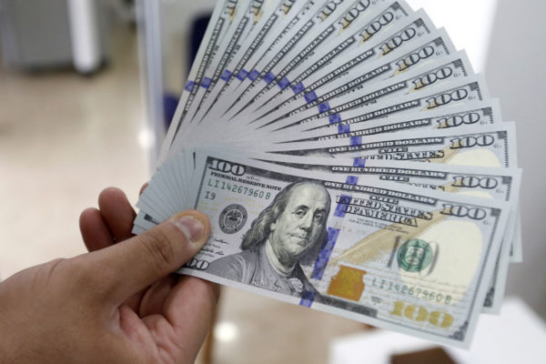 Se acelera dolarización de la banca: depósitos en divisas aumentaron 111,7% en noviembre