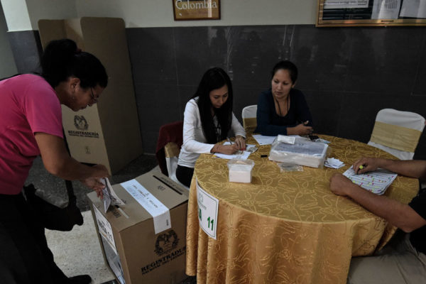 Votantes colombianos en Venezuela piden apoyo ante la crisis